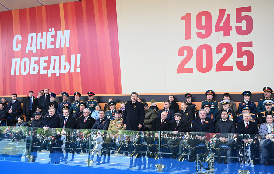 习近平出席俄罗斯纪念苏联伟大卫国战争胜利80周年庆典